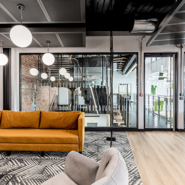 Bee House Planet West 2022 50