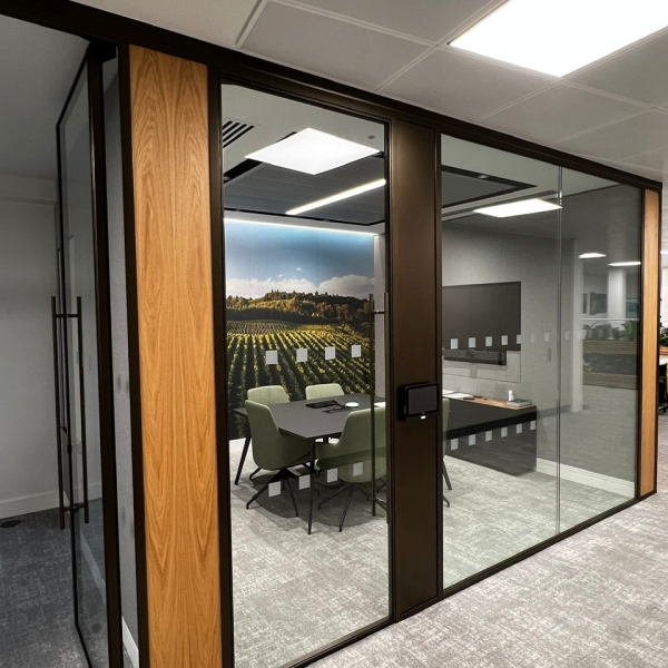 Leading Global Financial Services Group Radii LR 8