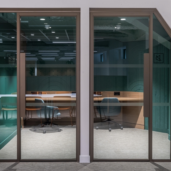 Can incorporate many of our glass and timber door solutions, both in pivoting and sliding configurations.