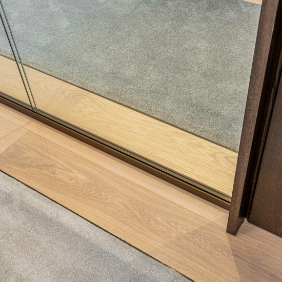 Can incorporate many of our glass and timber door solutions, both in pivoting and sliding configurations.