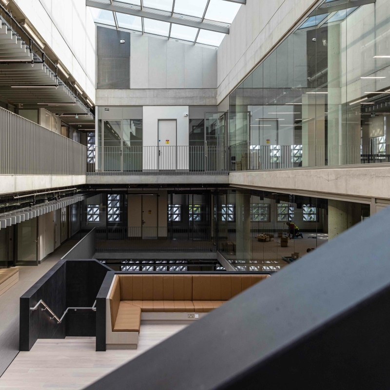 UNIVERSITY OF BRIGHTON BUSINESS SCHOOL